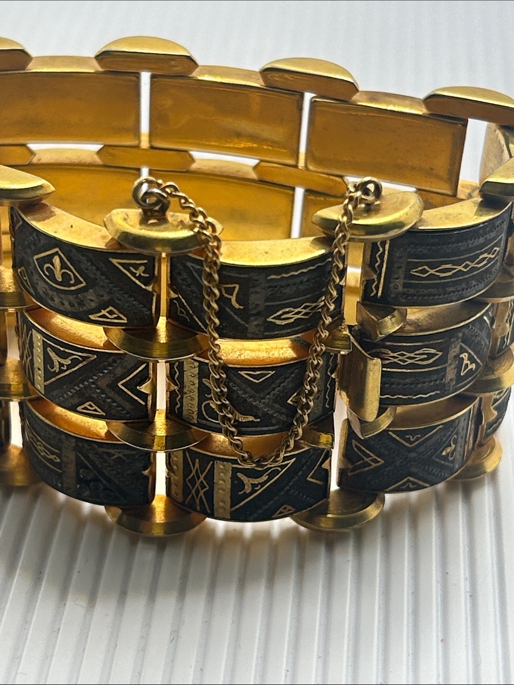 Vintage Damascene Gold and Black Etched Wide Link Bracelet - - Picture 9 of 9